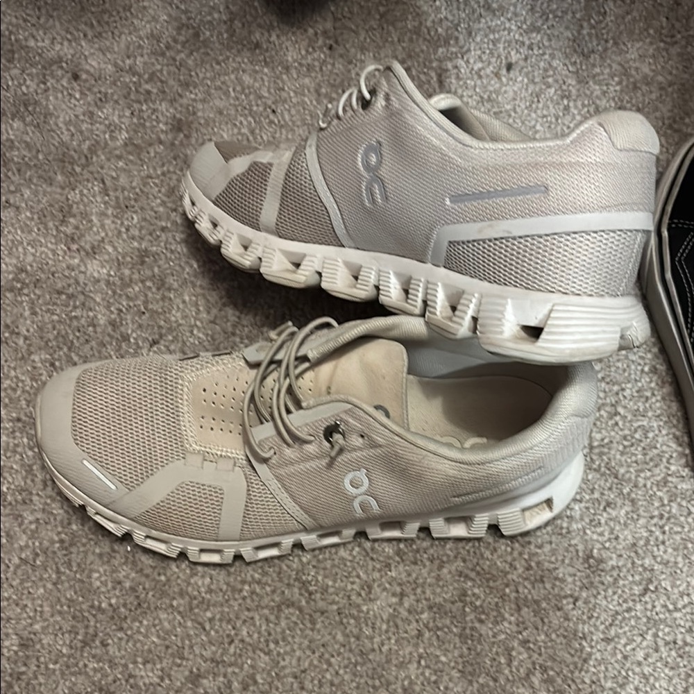 On Running Cloud Sneakers in Light Gray